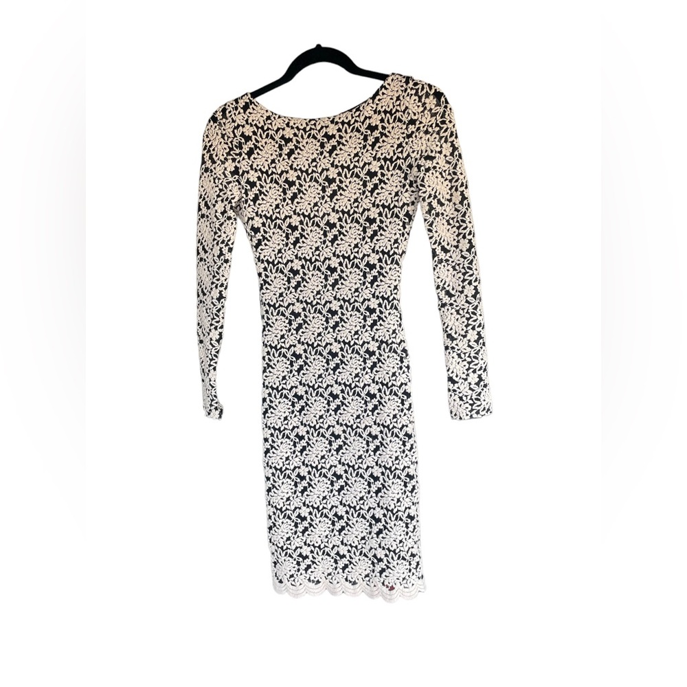 Alice and Olivia Open-back Fitted Lace black and white Cocktail Dress size XS/0